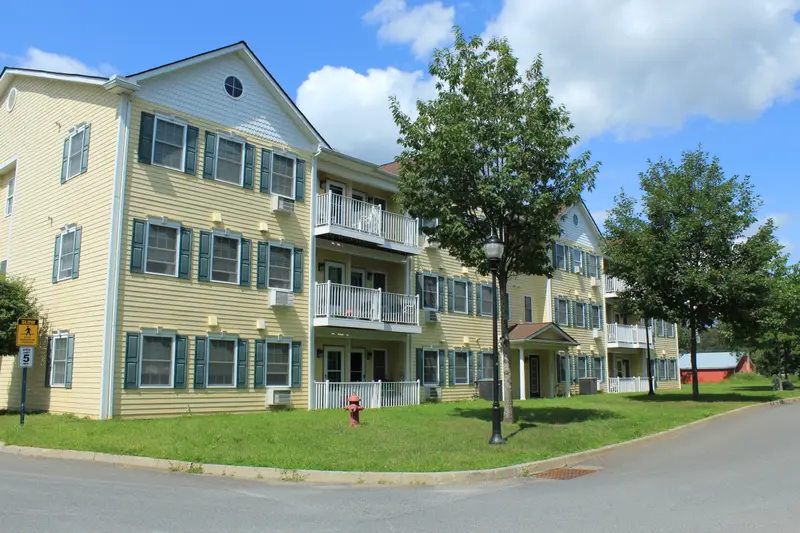 Red Hook Commons Phase I, image 2